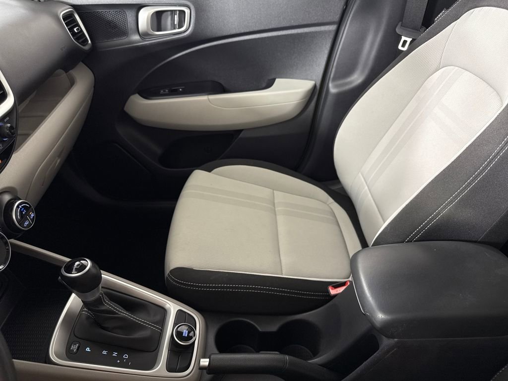 Used 2024 Hyundai Venue SEL image 17