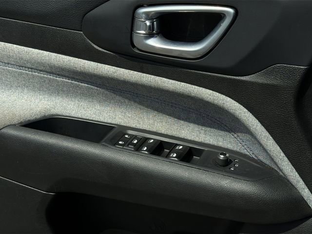 Used 2024 Jeep Compass Latitude image 33