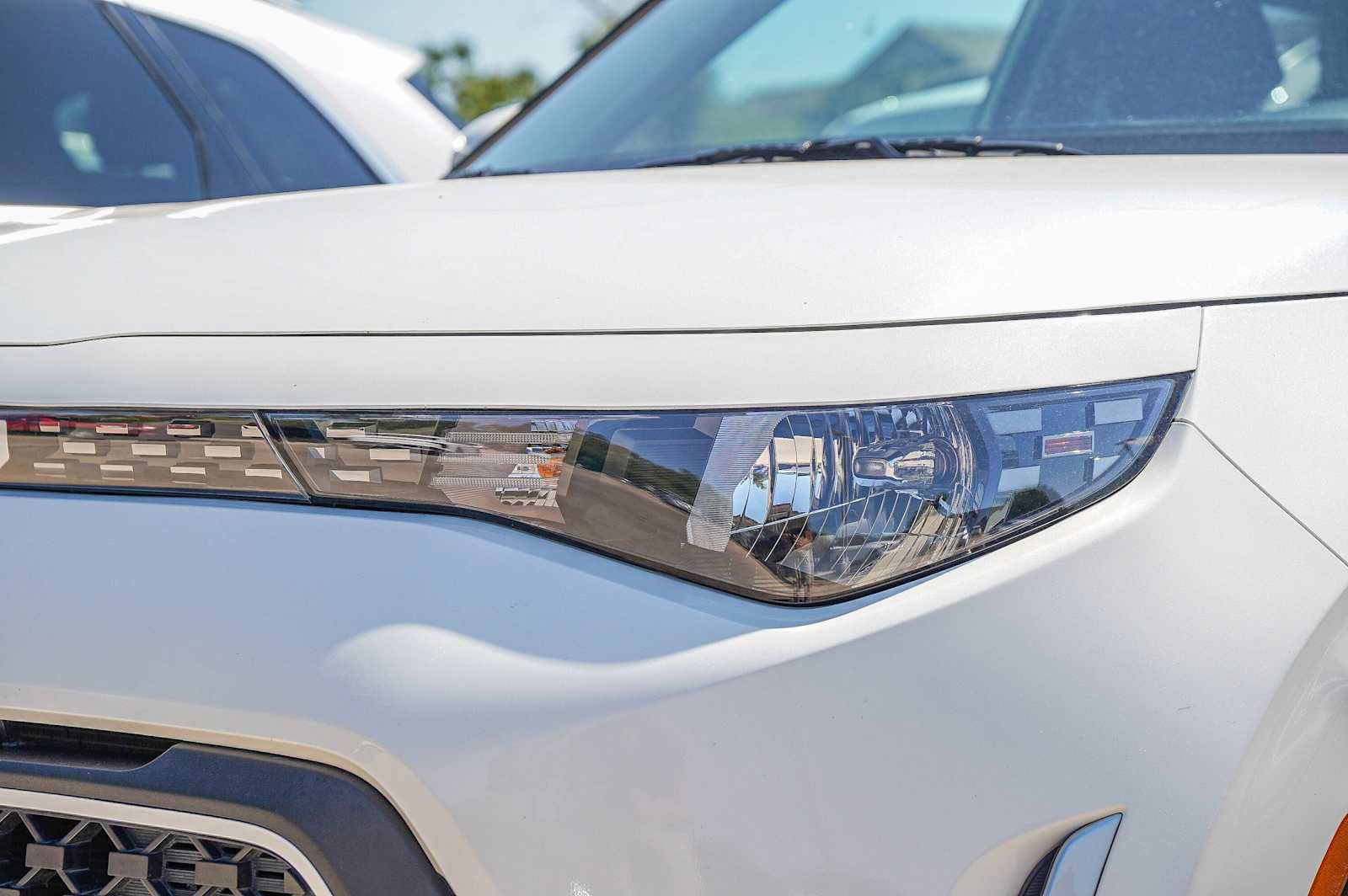 Used 2024 Kia Soul LX image 3