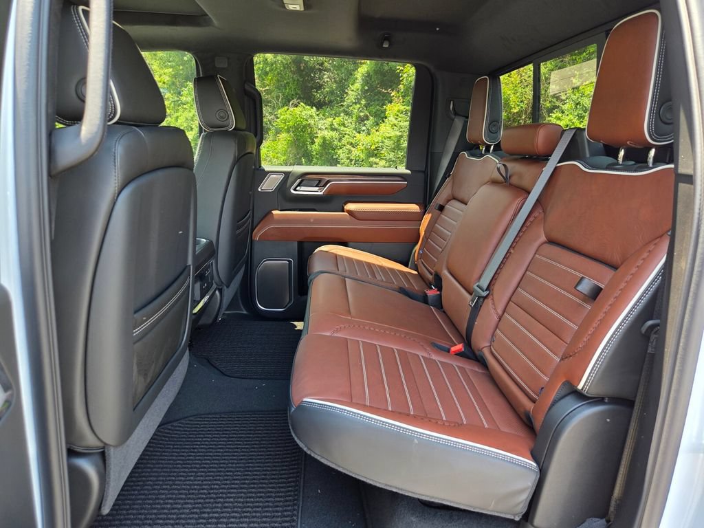 New 2026 GMC Sierra 3500 Denali Ultimate AWD/4WD image 17