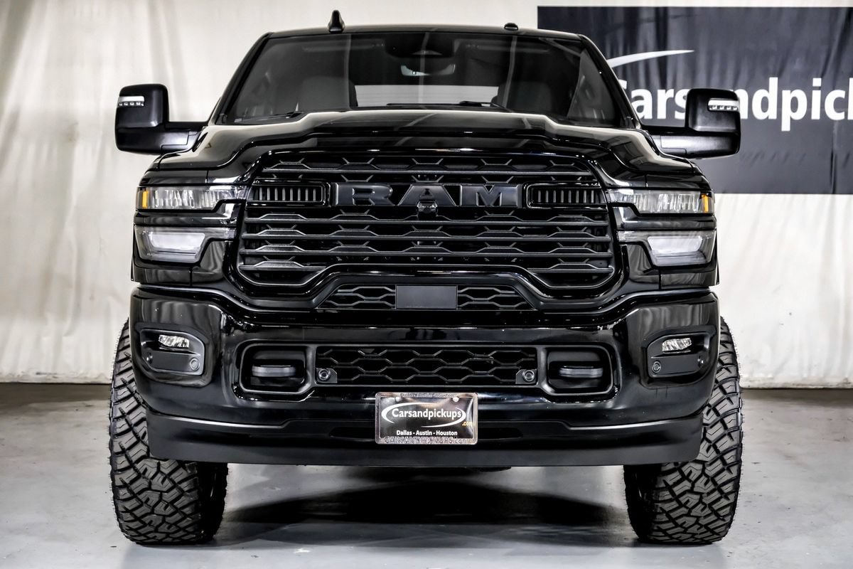 Used 2025 RAM 2500 Big Horn AWD/4WD image 3