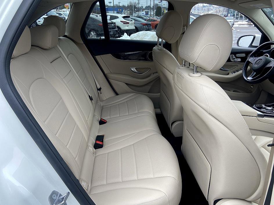 Used 2019 Mercedes-Benz GLC 300 4MATIC image 18