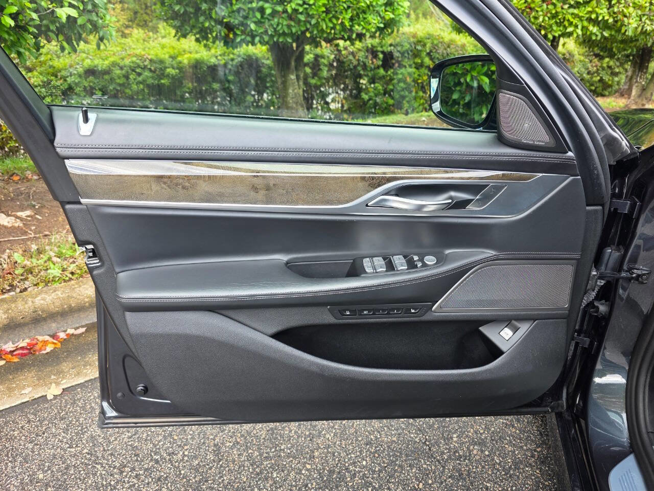 Used 2019 BMW 750i xDrive w/ Executive Package image 9