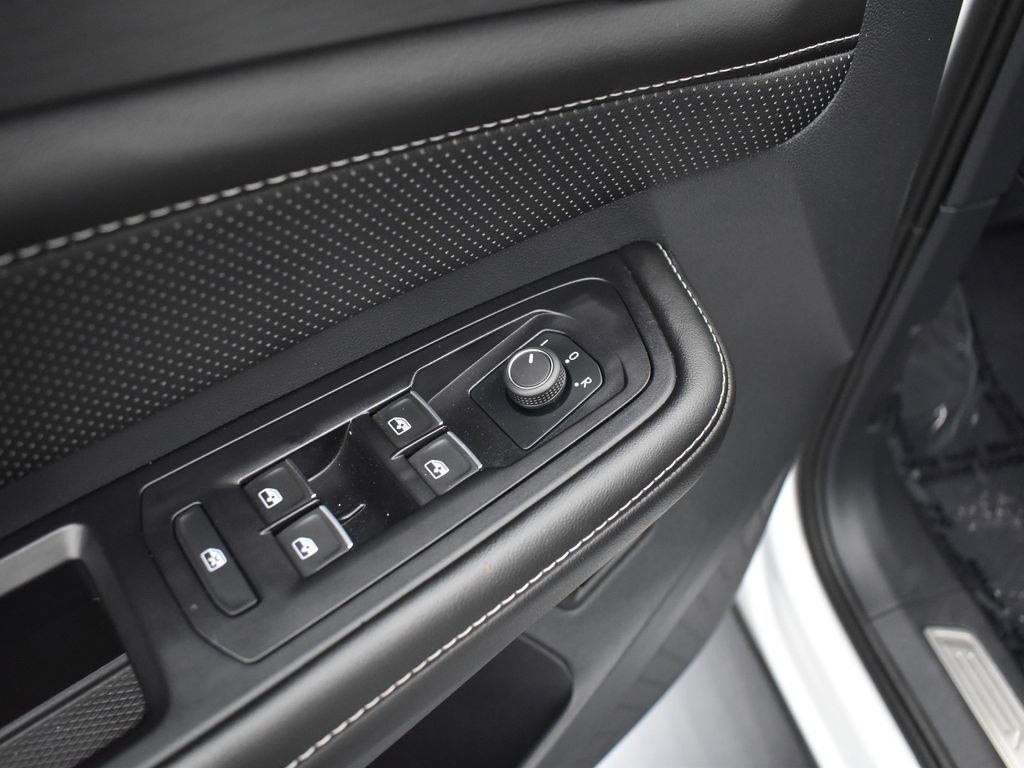Used 2024 Volkswagen Atlas Cross Sport SE FWD image 8