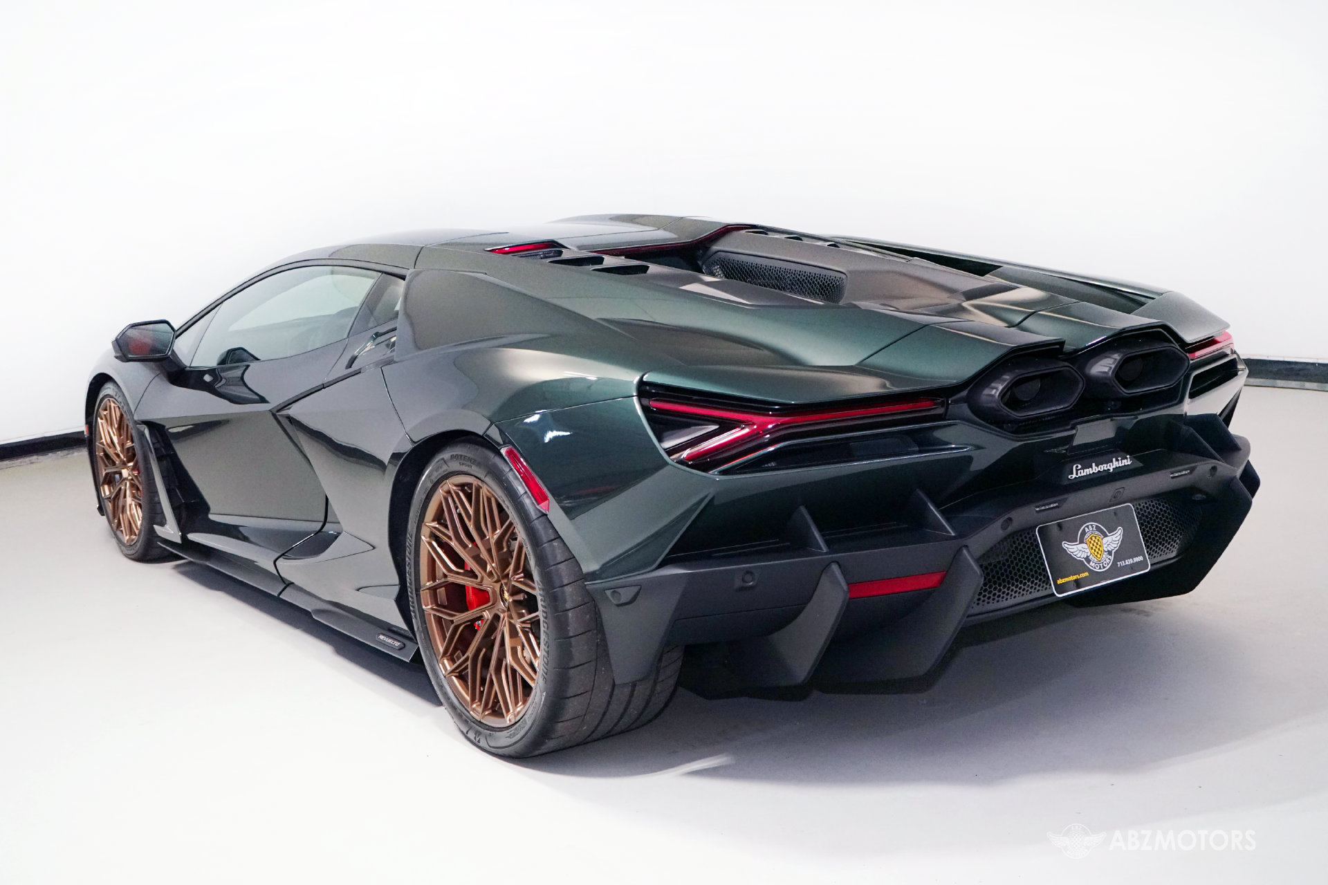 Used 2025 Lamborghini Revuelto AWD/4WD image 6