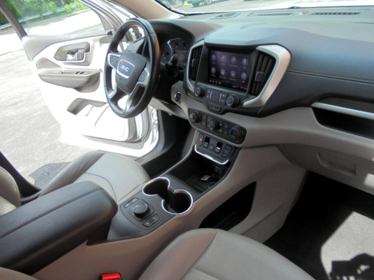 Used 2020 GMC Terrain SLT image 16