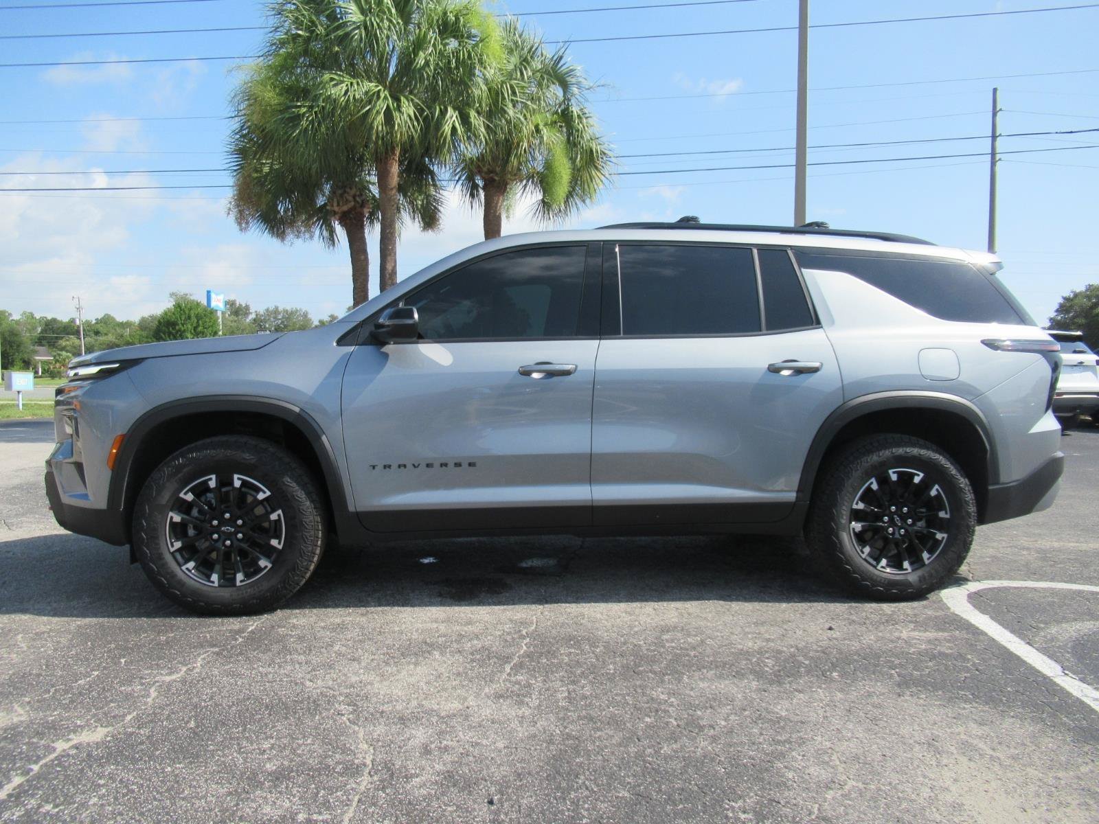 Used 2026 Chevrolet Traverse Z71 AWD/4WD image 2