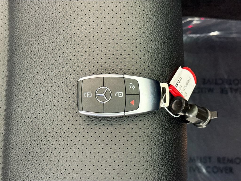 Used 2024 Mercedes-Benz GLS 450 4MATIC image 43