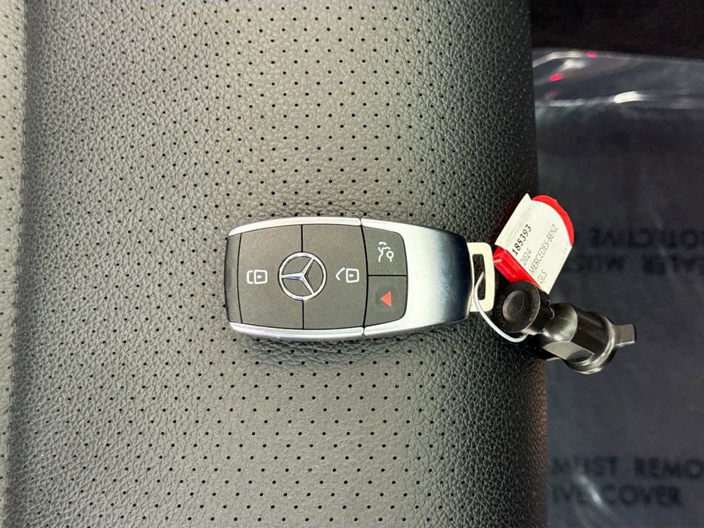 Used 2024 Mercedes-Benz GLS 450 4MATIC image 43