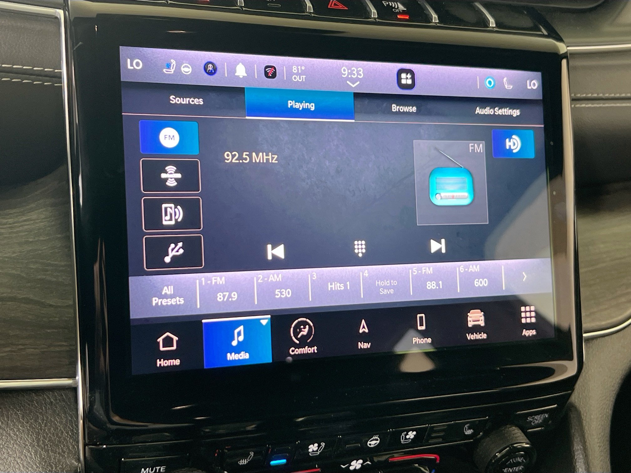 Used 2023 Jeep Grand Cherokee L Overland w/ Luxury Tech Group IV AWD/4WD image 15