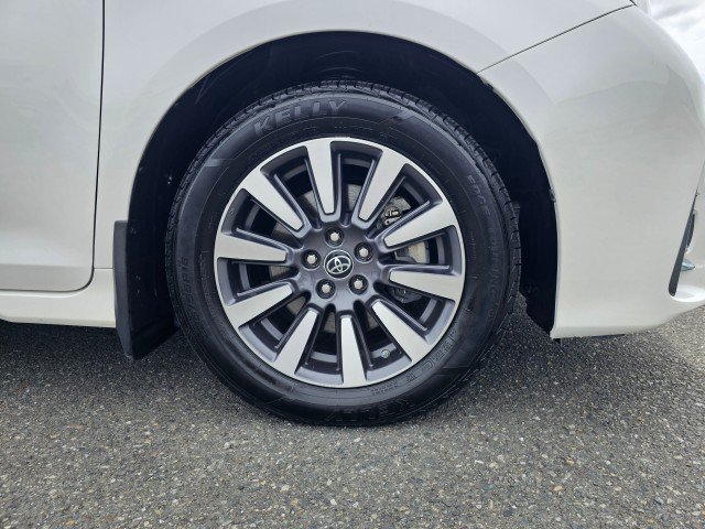 Used 2020 Toyota Sienna Limited FWD image 9