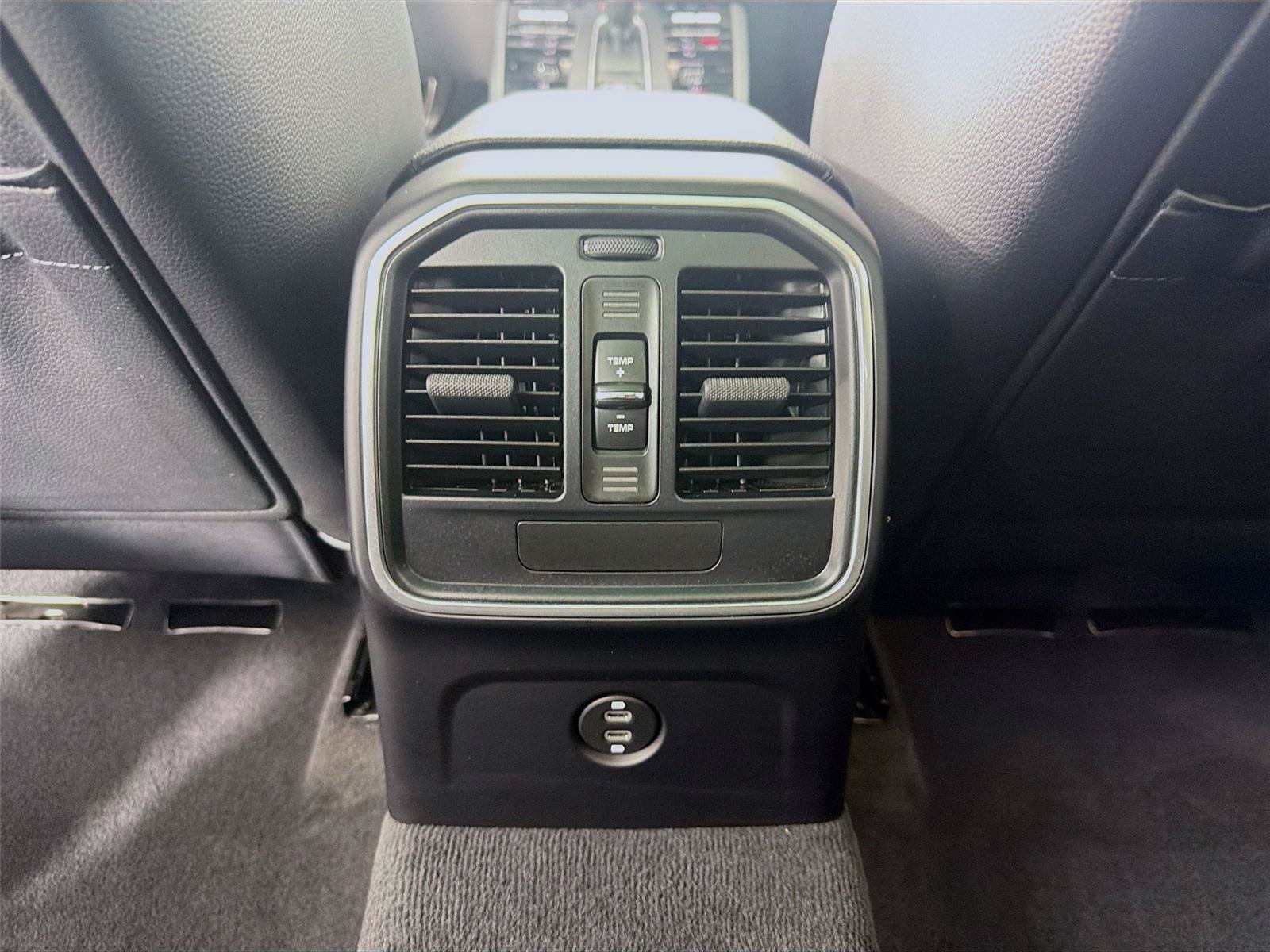 Certified 2023 Porsche Macan AWD/4WD image 21
