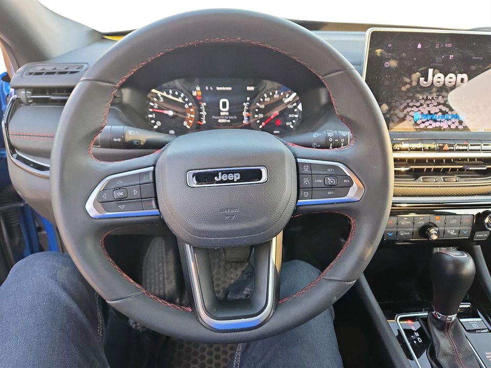 Used 2025 Jeep Compass Trailhawk AWD/4WD image 14
