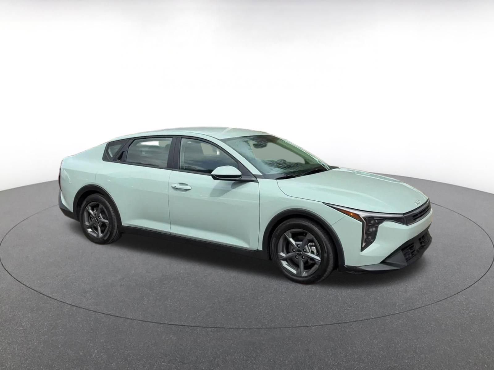 Used 2025 Kia K4 LXS image 2