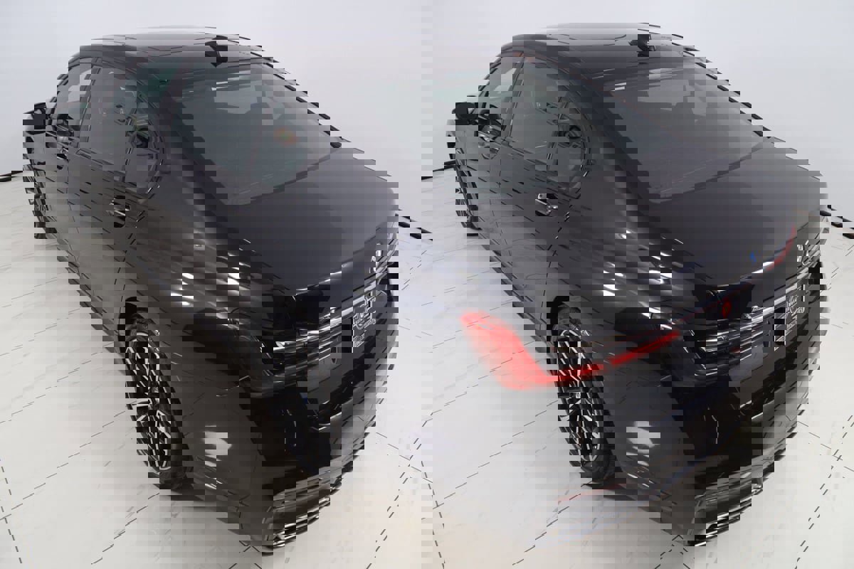 Used 2022 BMW 750i xDrive w/ M Sport Package image 31