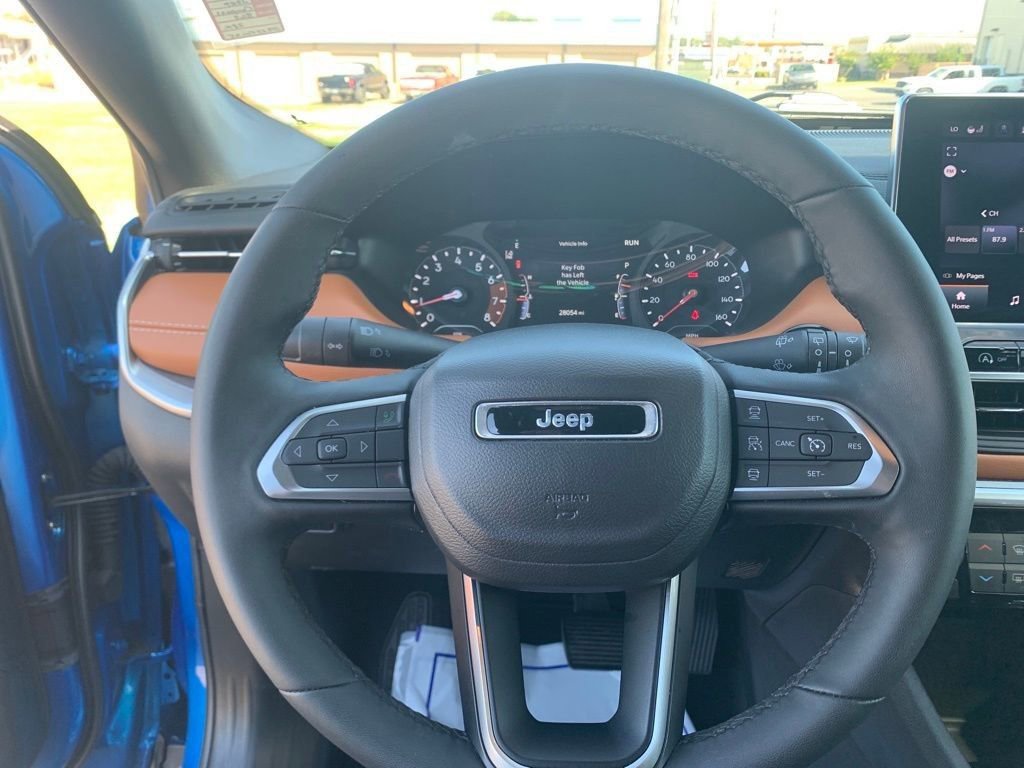 Used 2024 Jeep Compass Limited image 17