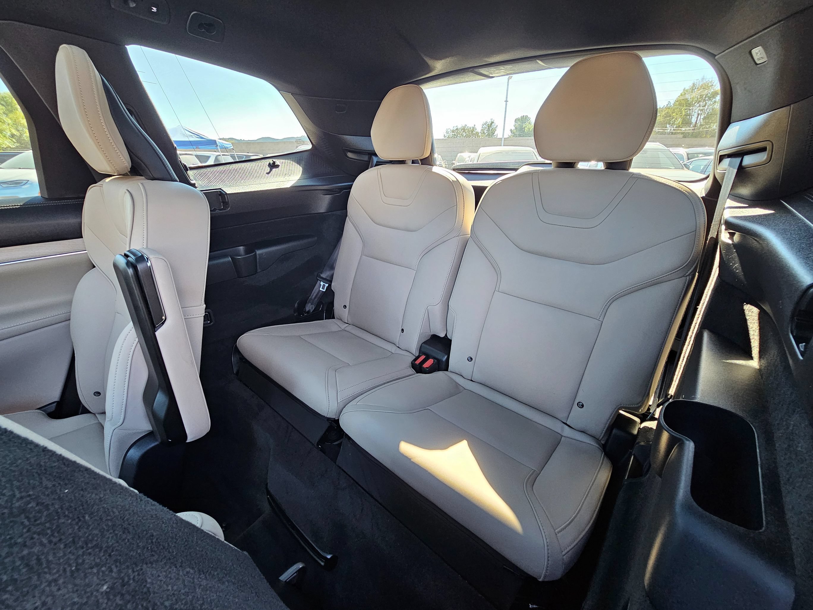 Used 2025 Volvo EX90 Ultra w/ Protection Package Premier AWD/4WD image 28