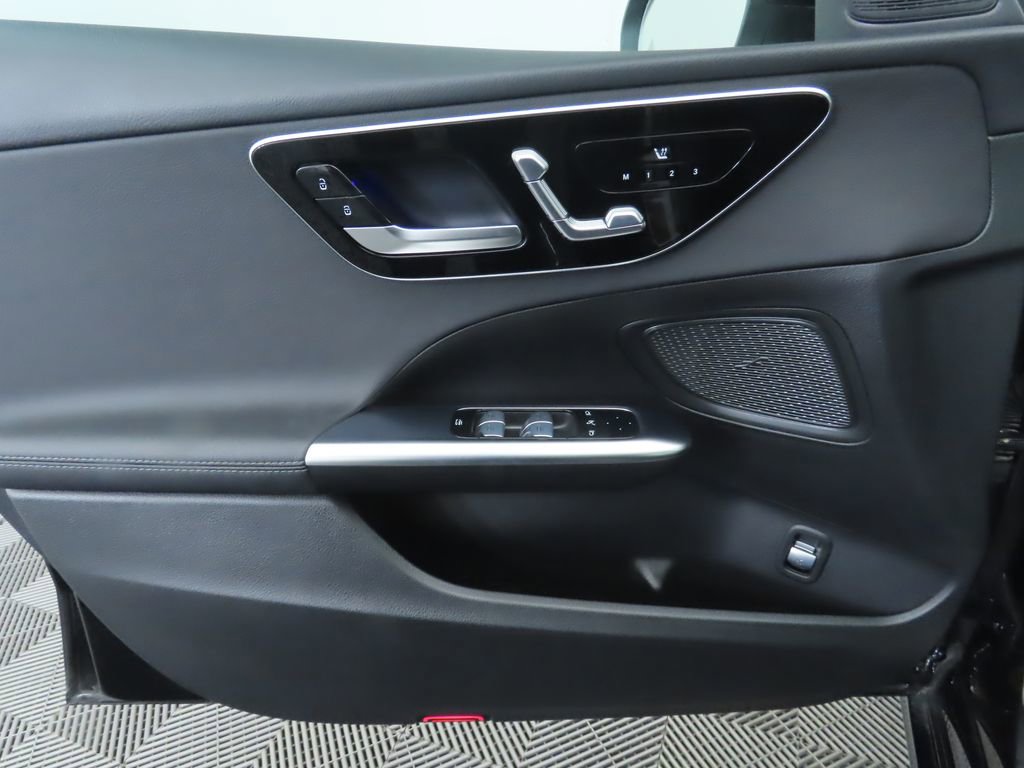 Used 2025 Mercedes-Benz C 300 4MATIC Sedan image 24