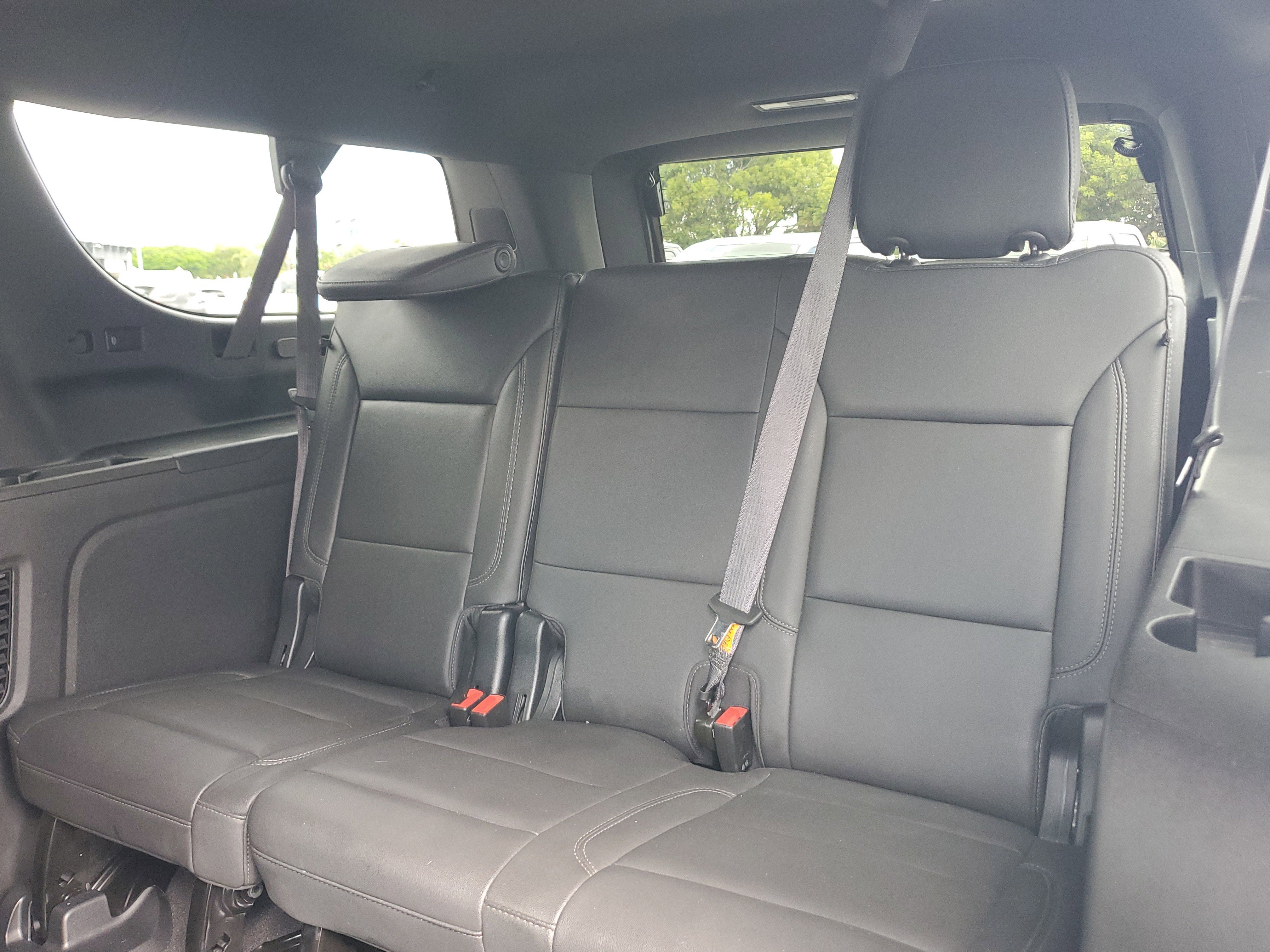 Used 2023 Chevrolet Suburban Z71 w/ Luxury Package AWD/4WD image 15