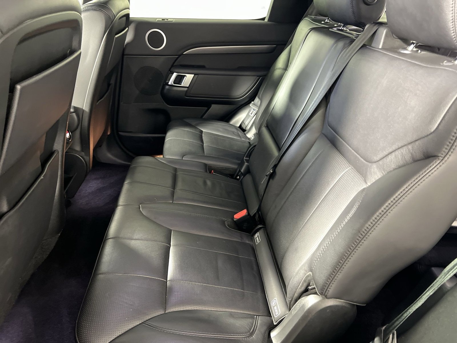 Used 2020 Land Rover Discovery HSE image 25