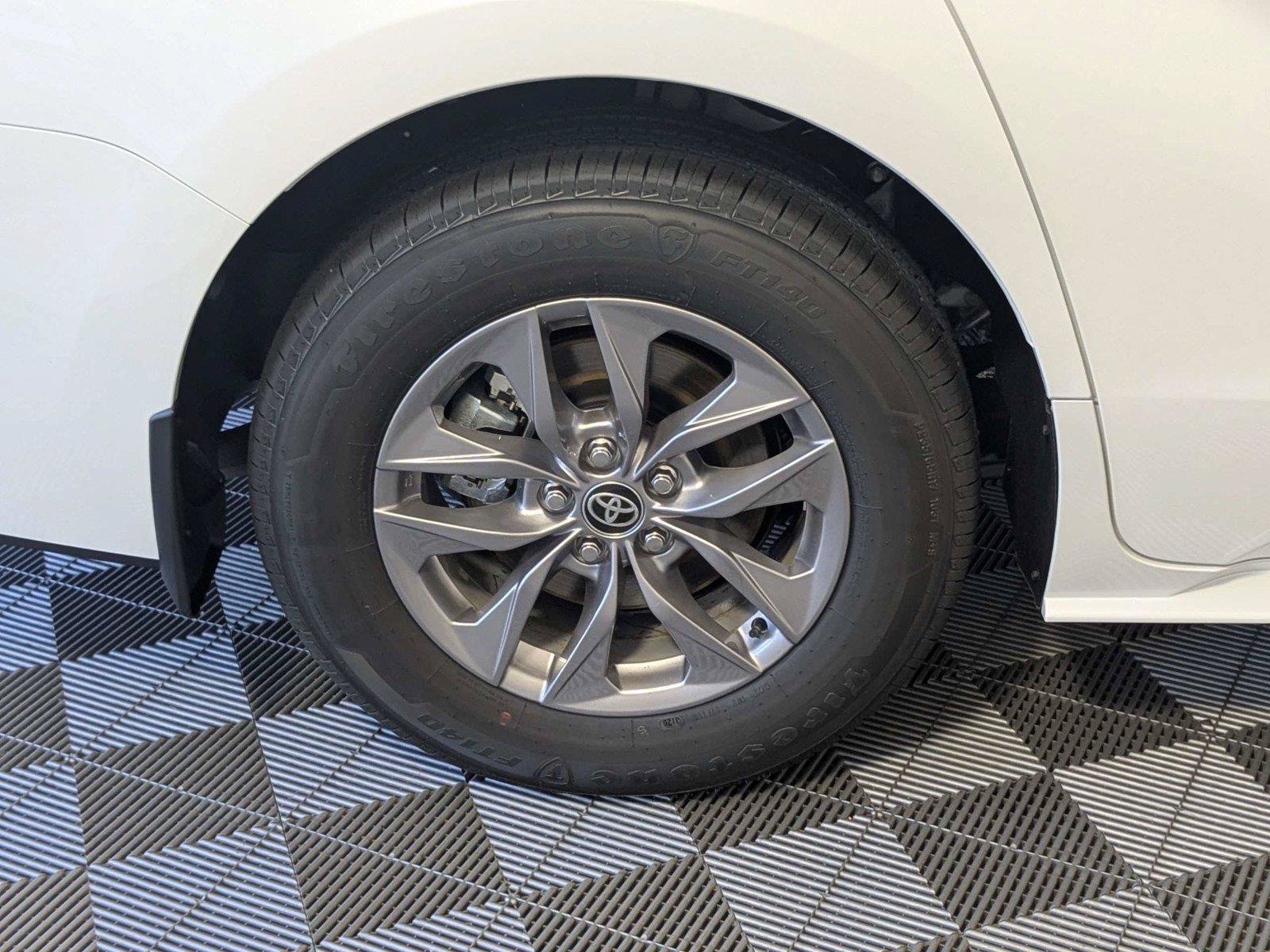 New 2026 Toyota Sienna XLE FWD image 8