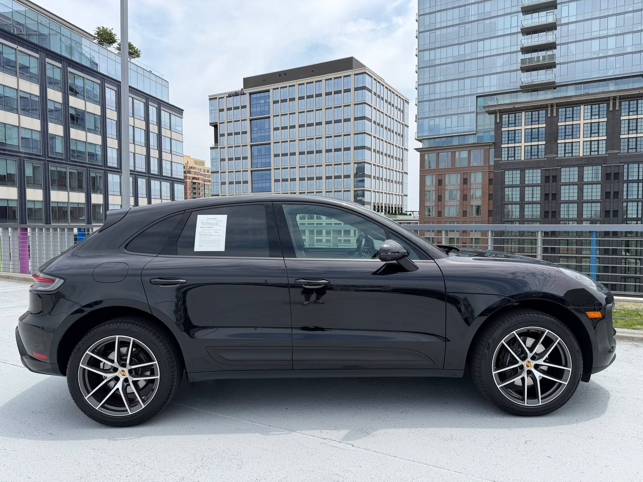 Certified 2023 Porsche Macan AWD/4WD image 8