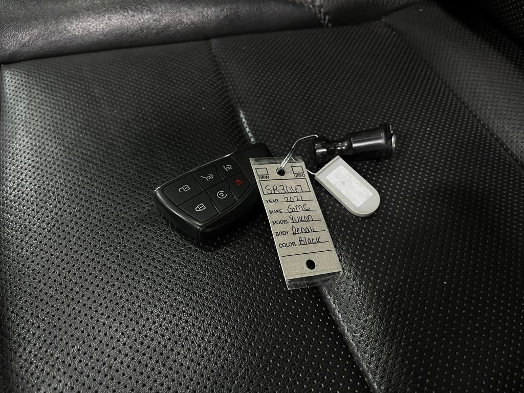 Used 2021 GMC Yukon Denali w/ Advanced Technology Package image 40