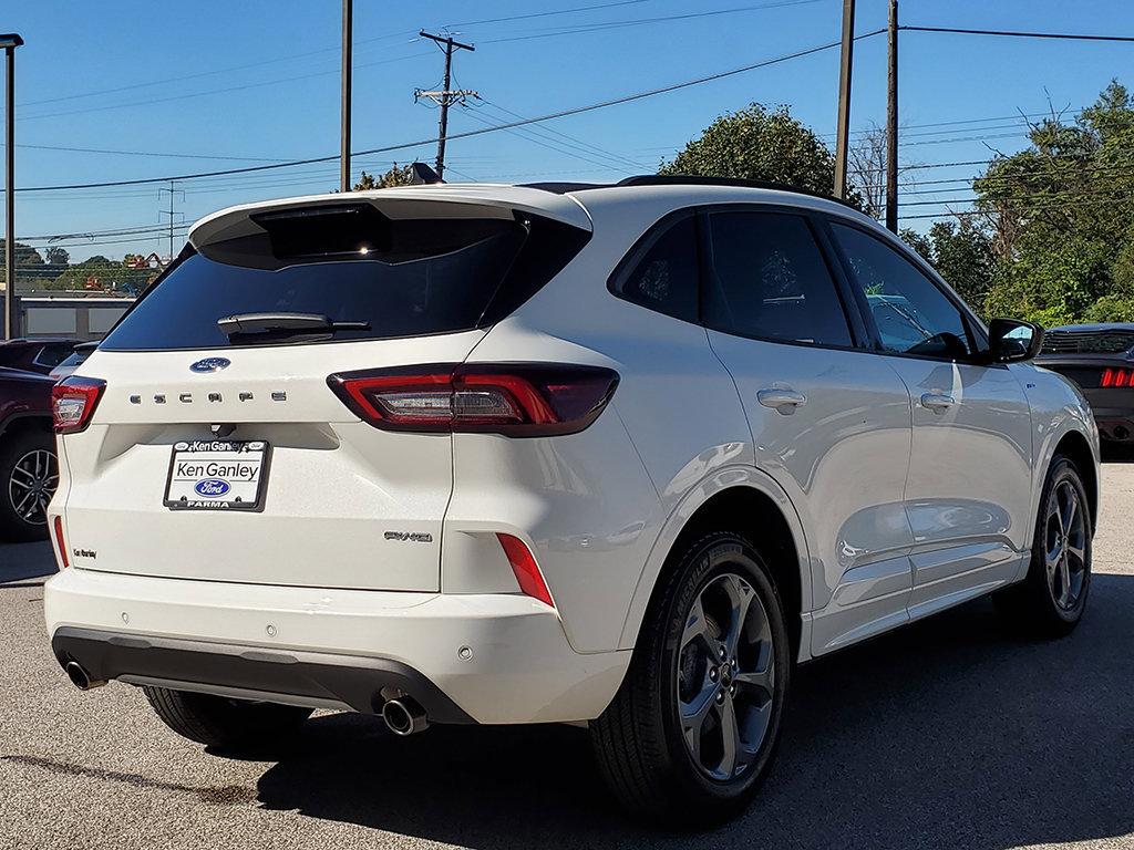 Certified 2023 Ford Escape ST-Line w/ Tech Pack #1 AWD/4WD image 5