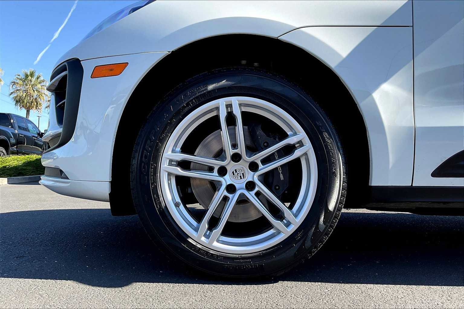 Used 2023 Porsche Macan image 12