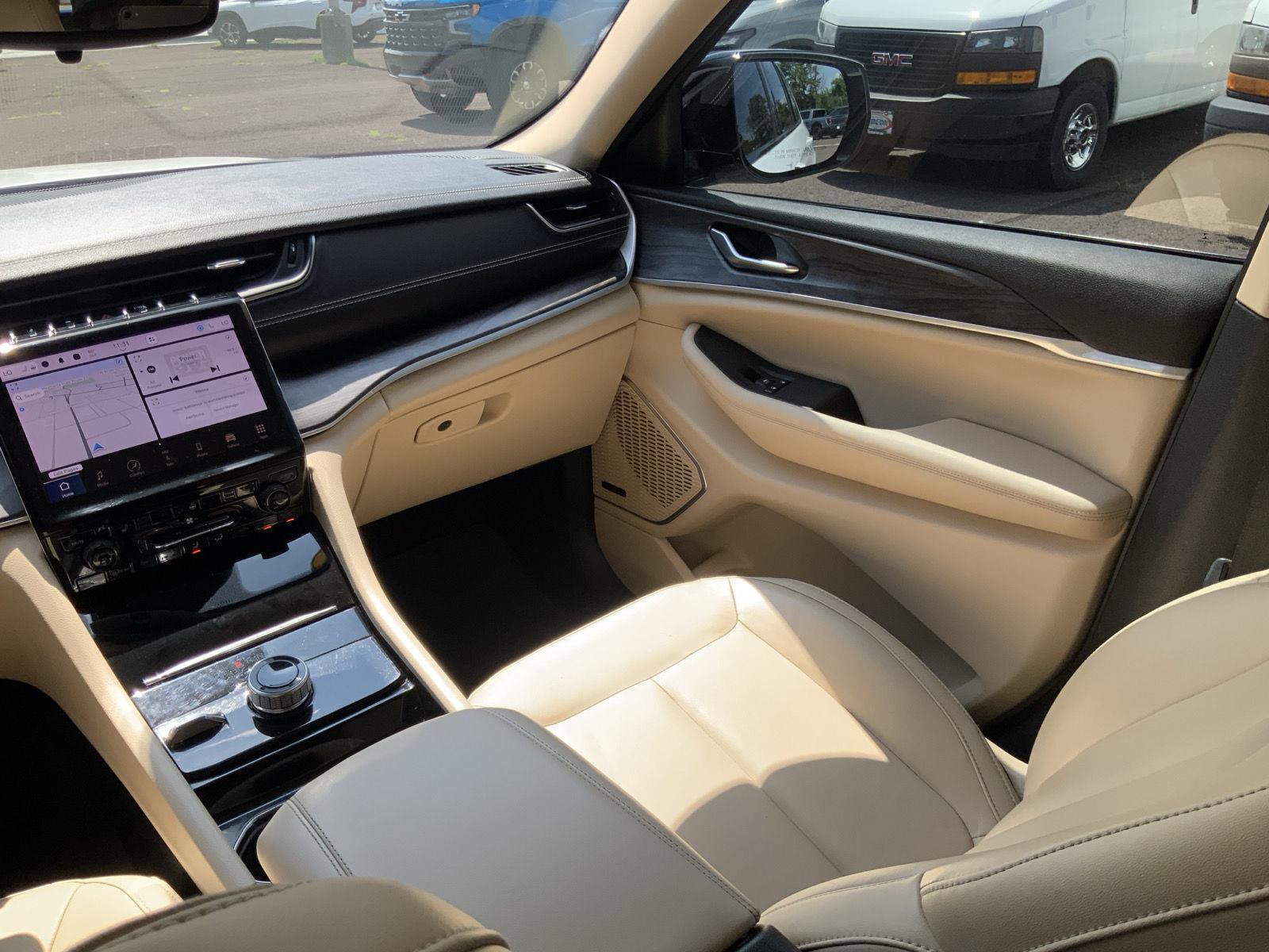 Used 2022 Jeep Grand Cherokee L Limited image 15