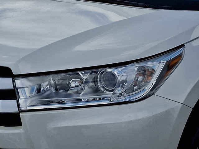 Used 2019 Toyota Highlander XLE AWD/4WD image 9