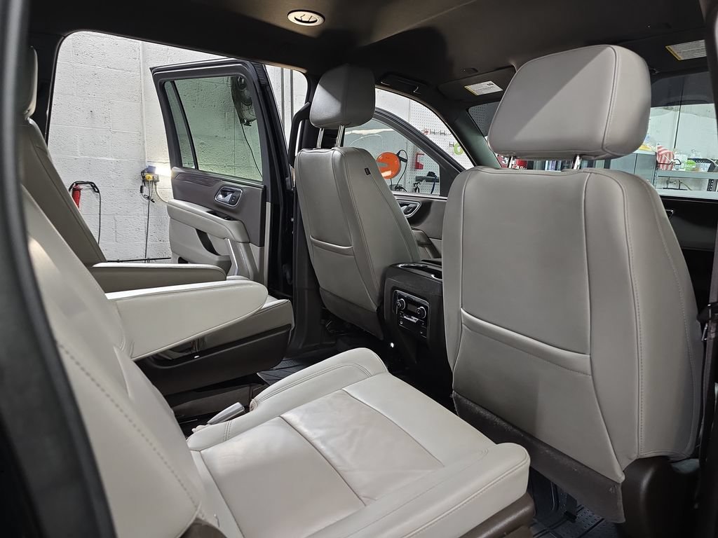 Used 2022 Chevrolet Suburban LT w/ Luxury Package AWD/4WD image 11