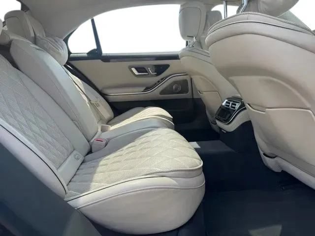 Used 2022 Mercedes-Benz S 500 4MATIC w/ 3D Technology Package image 18