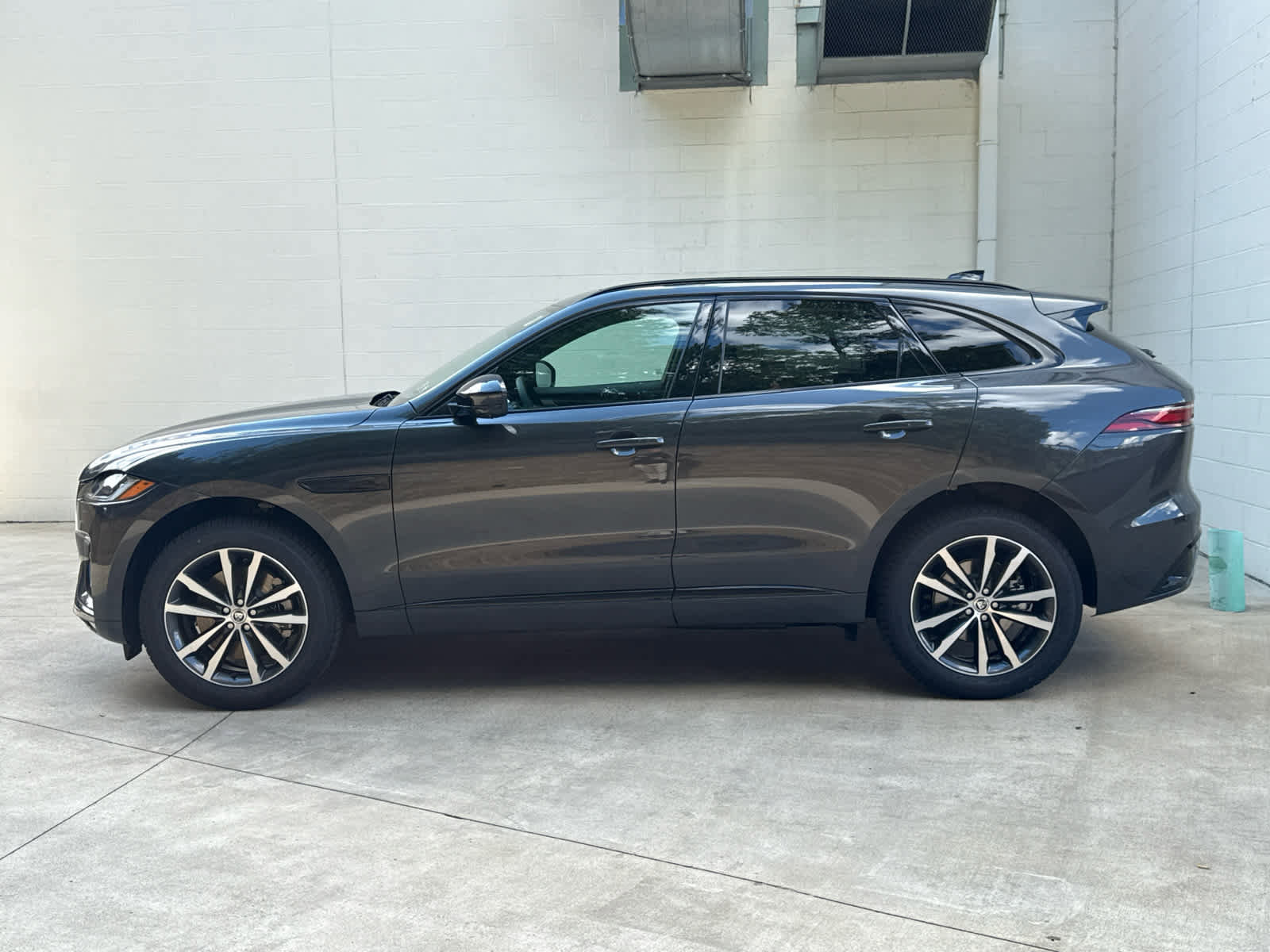 New 2026 Jaguar F-PACE R-Dynamic S image 7