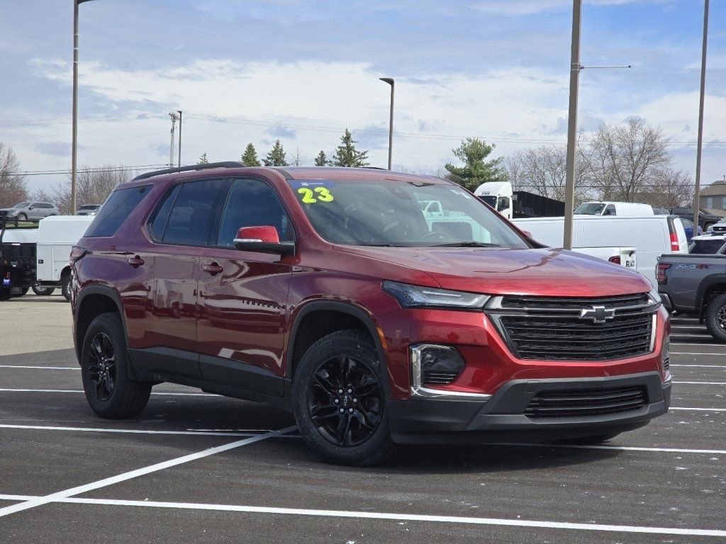 Used 2023 Chevrolet Traverse LT w/ Midnight/Sport Edition image 2