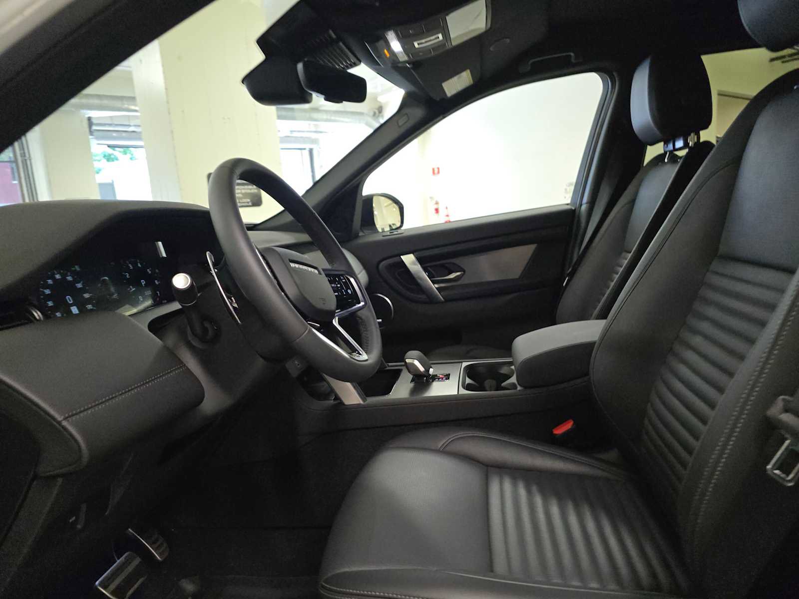 Certified 2025 Land Rover Discovery Sport Dynamic SE image 20