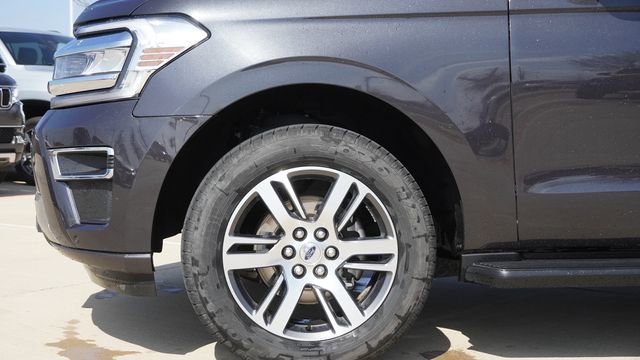 Used 2024 Ford Expedition Limited image 5