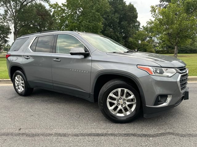 Used 2020 Chevrolet Traverse LT FWD image 2