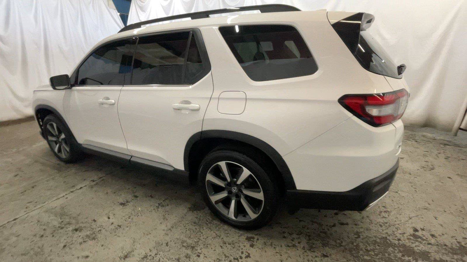 Used 2025 Honda Pilot Elite image 9