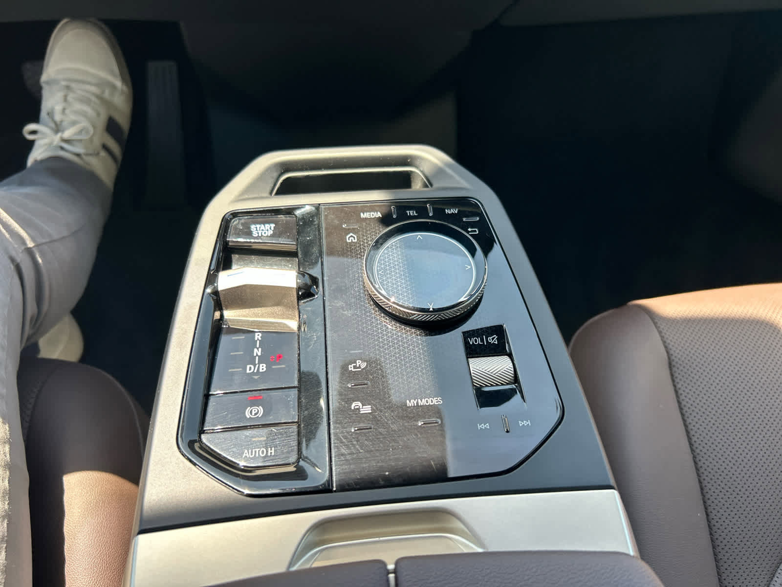 Certified 2023 BMW iX xDrive50 w/ Convenience Package image 28