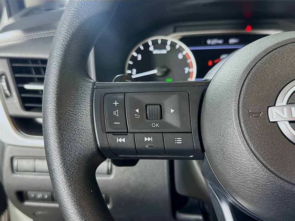 Used 2024 Nissan Rogue SV FWD image 22