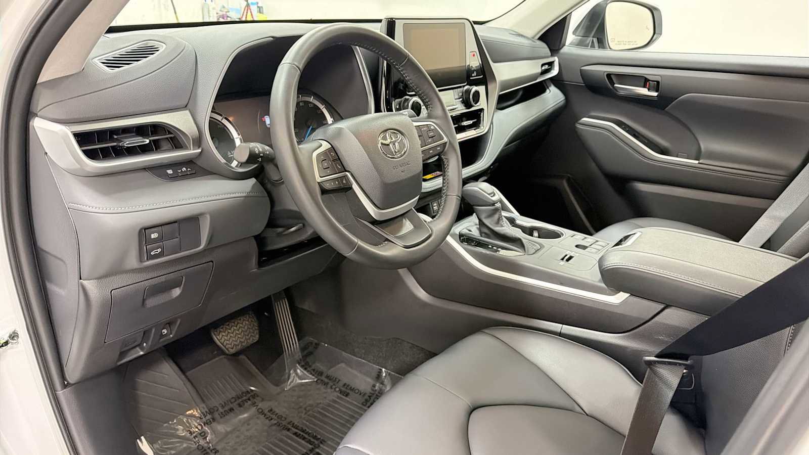 Certified 2026 Toyota Highlander XLE AWD/4WD image 12