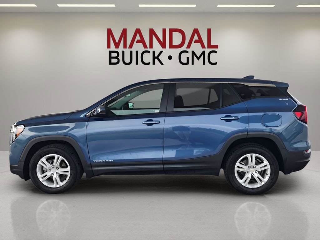 Used 2024 GMC Terrain SLE image 9