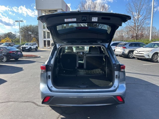 Used 2022 Toyota Highlander Limited image 7