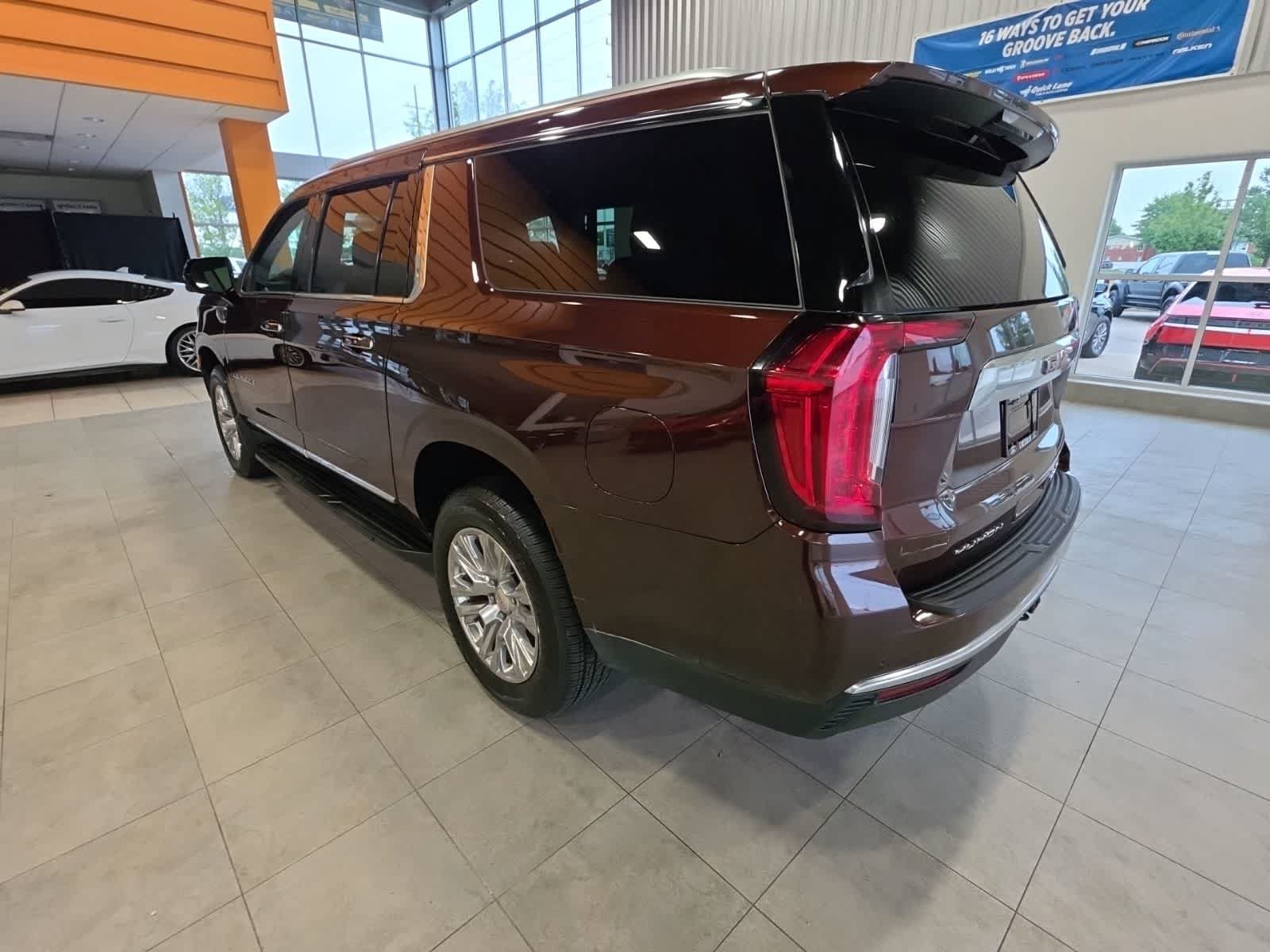 Used 2023 GMC Yukon XL Denali AWD/4WD image 12