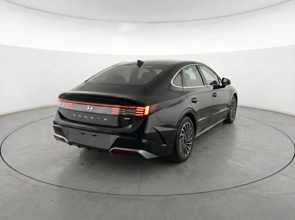 Certified 2025 Hyundai Sonata Limited FWD image 4
