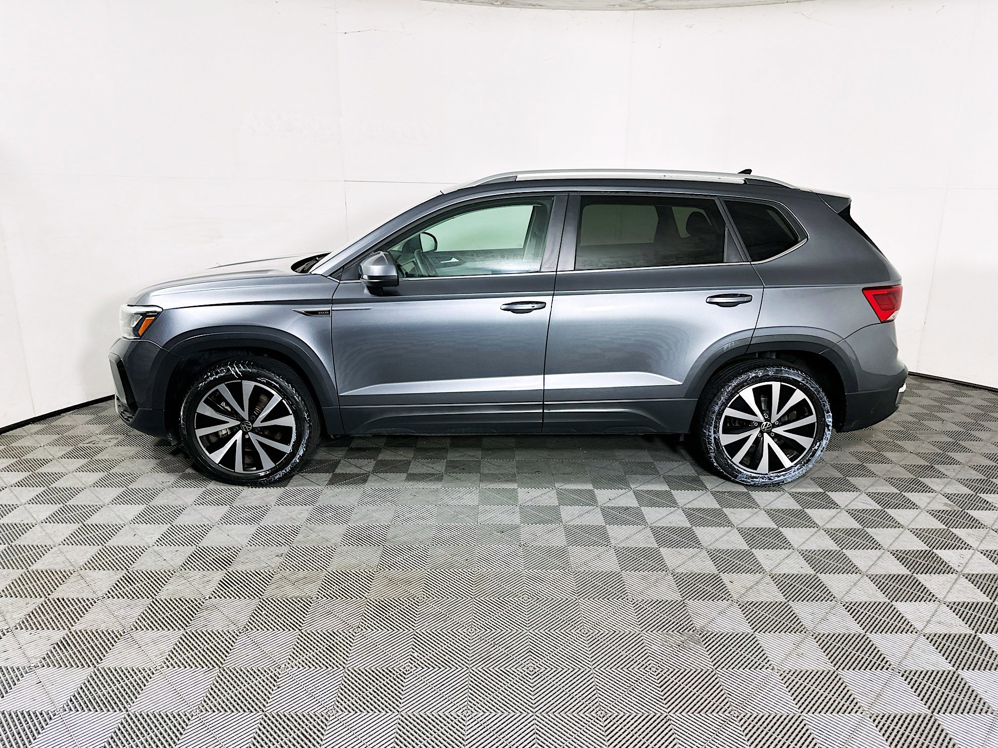 Used 2022 Volkswagen Taos SE w/ IQ.Drive SE Package AWD/4WD image 6