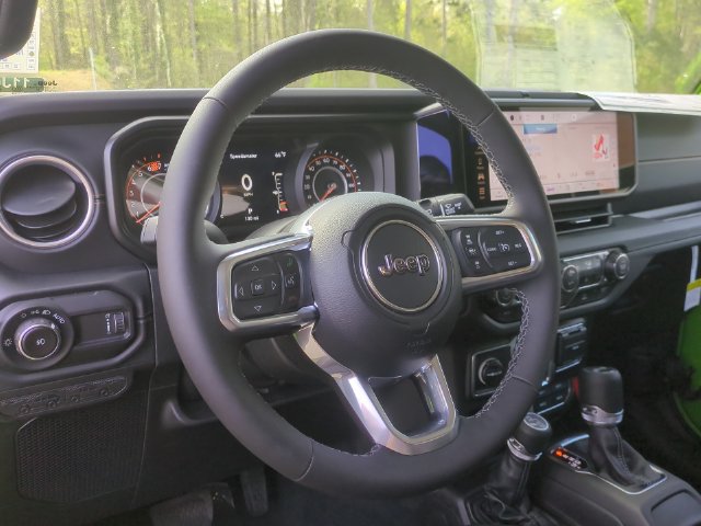 New 2026 Jeep Wrangler Unlimited Sahara AWD/4WD image 31