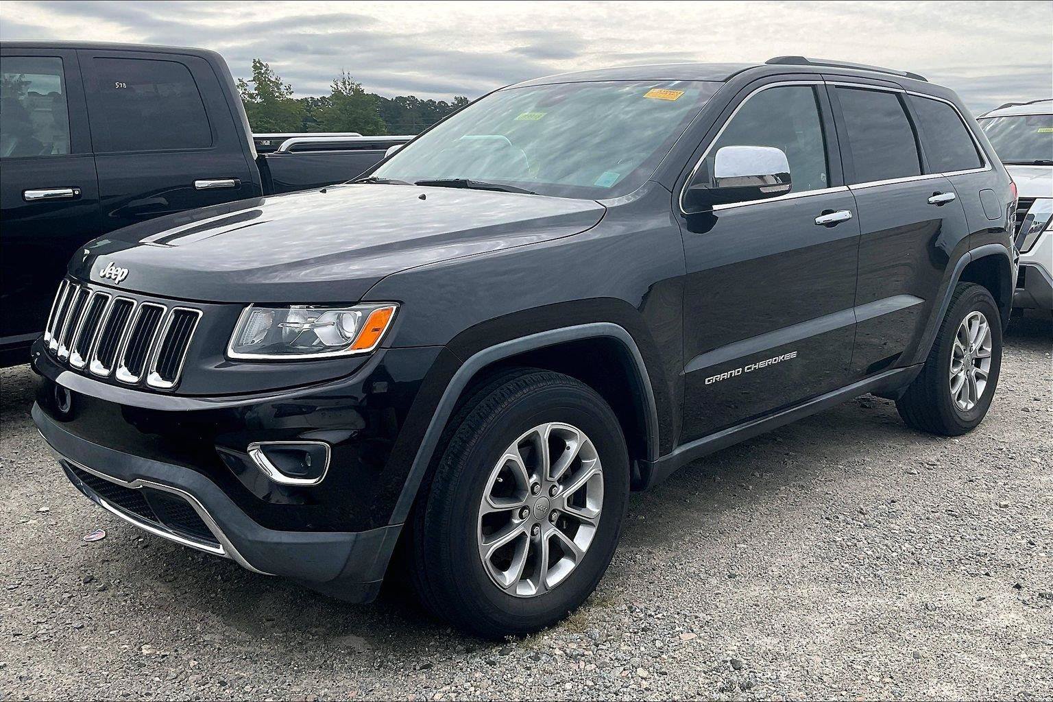 Used 2015 Jeep Grand Cherokee Limited w/ Trailer Tow Group IV RWD image 2