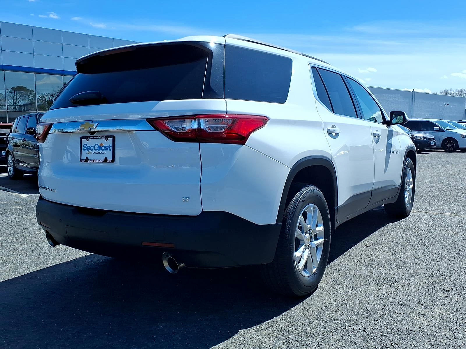 Certified 2020 Chevrolet Traverse LT w/ Driver Confidence II Package image 6